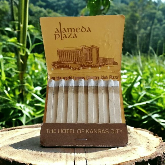 1980s Alameda Plaza KCMO Full Unstruck Matchbook - Picture 4 of 7